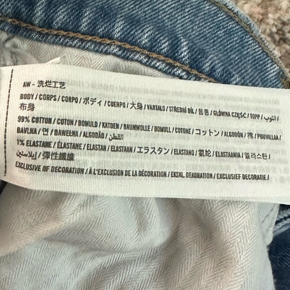 Abercrombie & Fitch Ultra High Rise 90s Straight Jean Raw Hem Size 2 - Picture 10 of 12